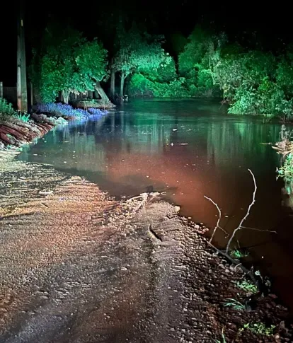 Elevação da água leva a interdição da ponte sobre o Rio Marrecos em Margarida